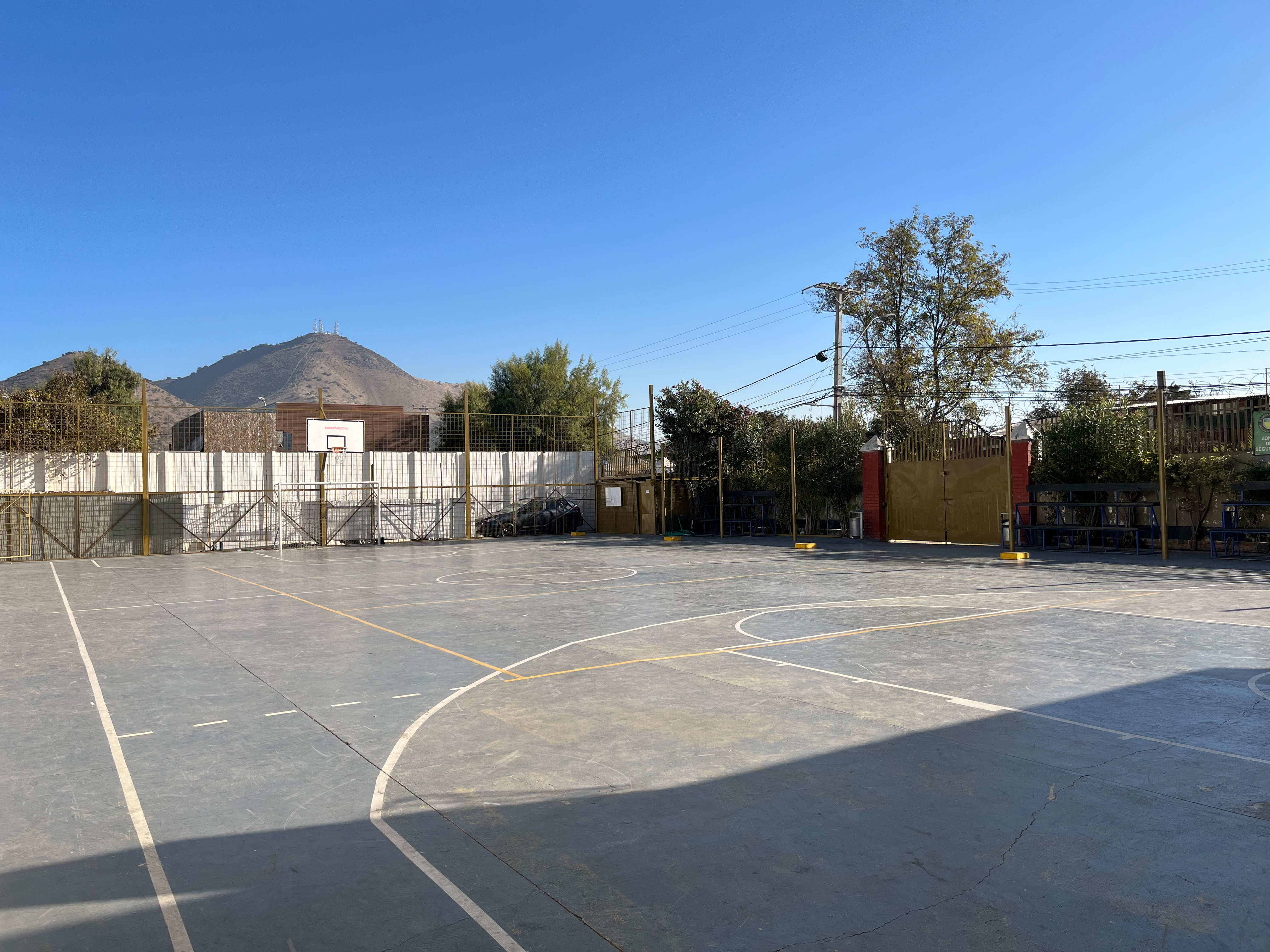 Gimnasio y cancha